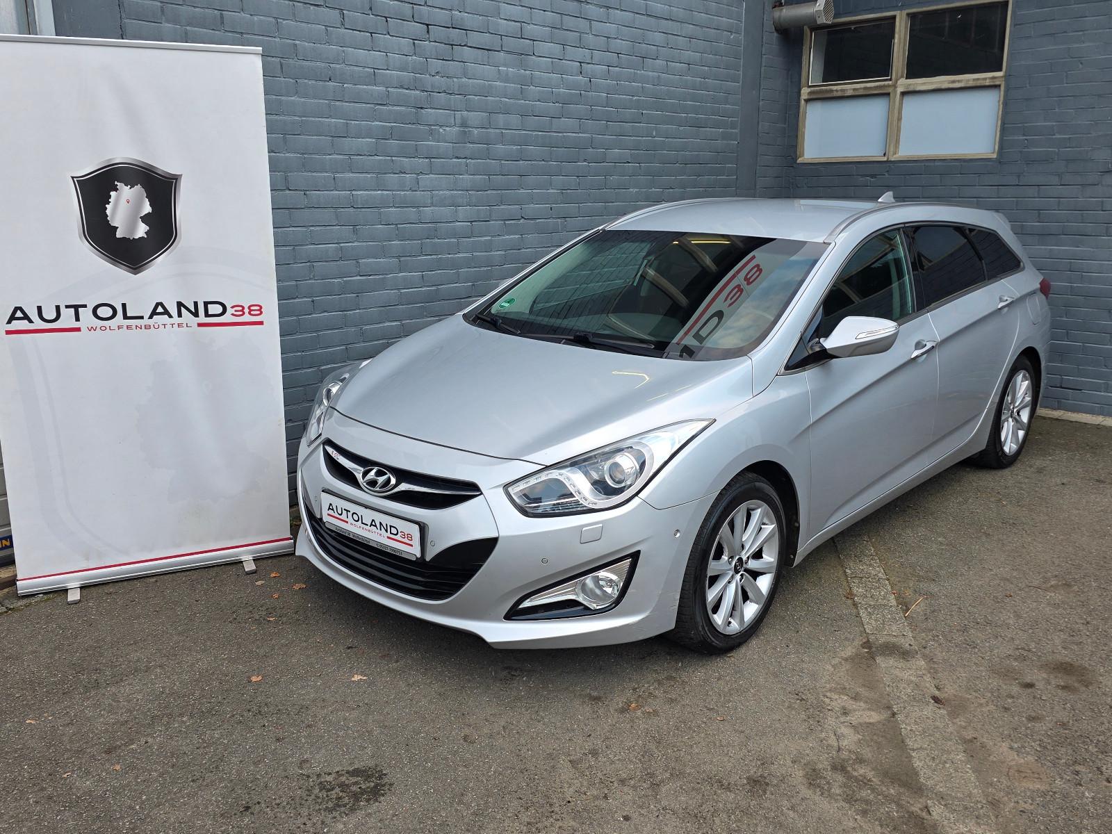 Hyundai i40 2011 — вигляд ззаду