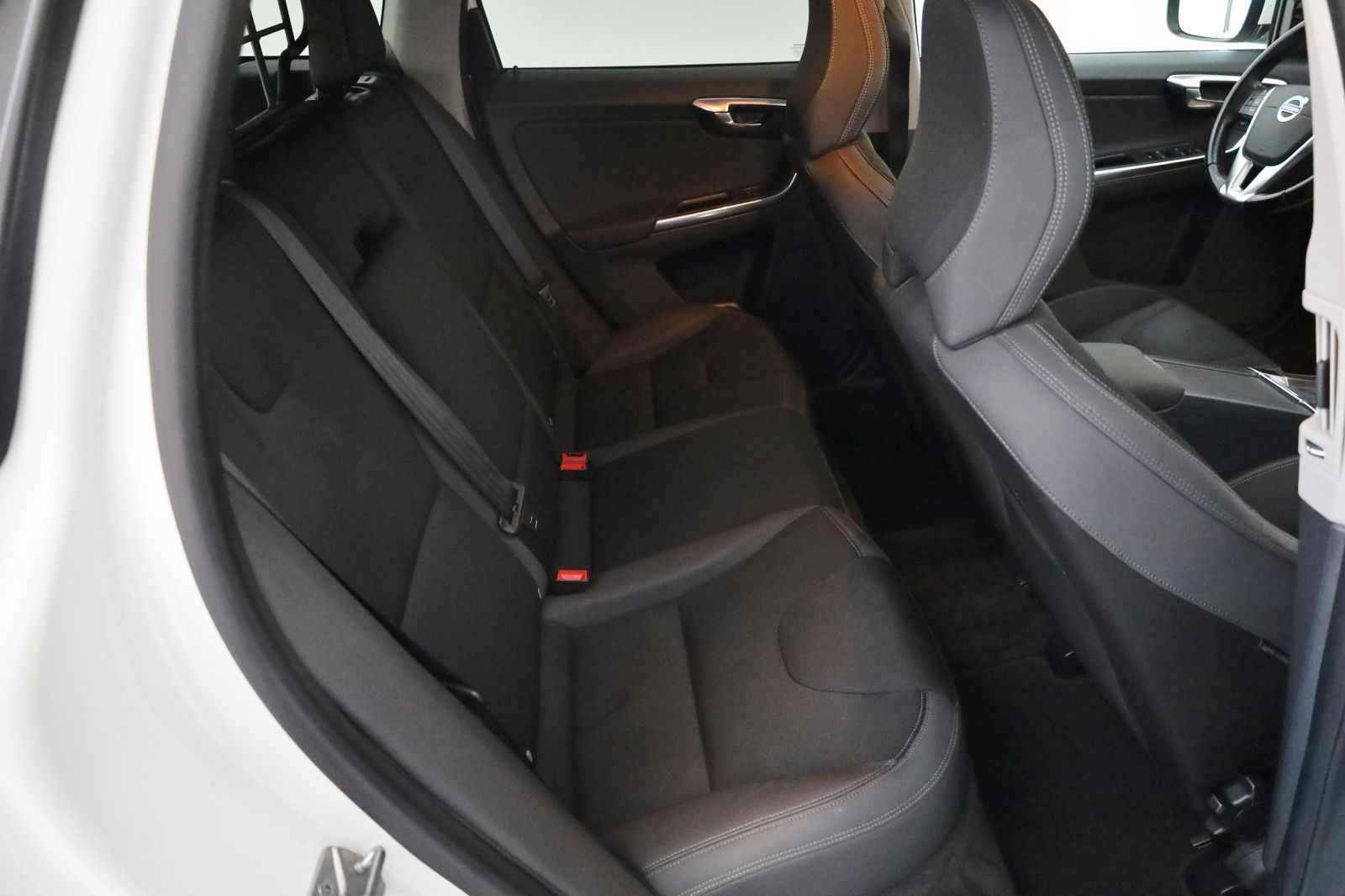 Fahrzeugabbildung Volvo XC60 D5 Momentum AWD Navi,Xenon,Kamera,SH,PDC