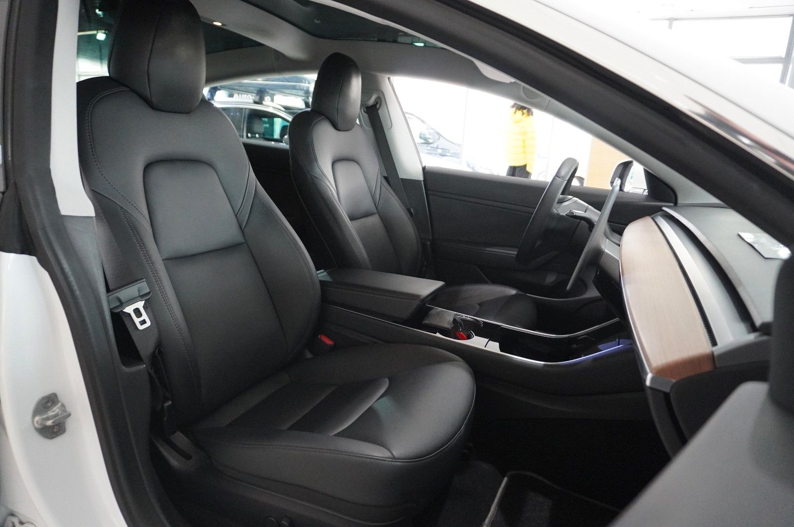 Fahrzeugabbildung Tesla Model 3 Standard Range Plus NAVI/KAMERA/SH/PANO