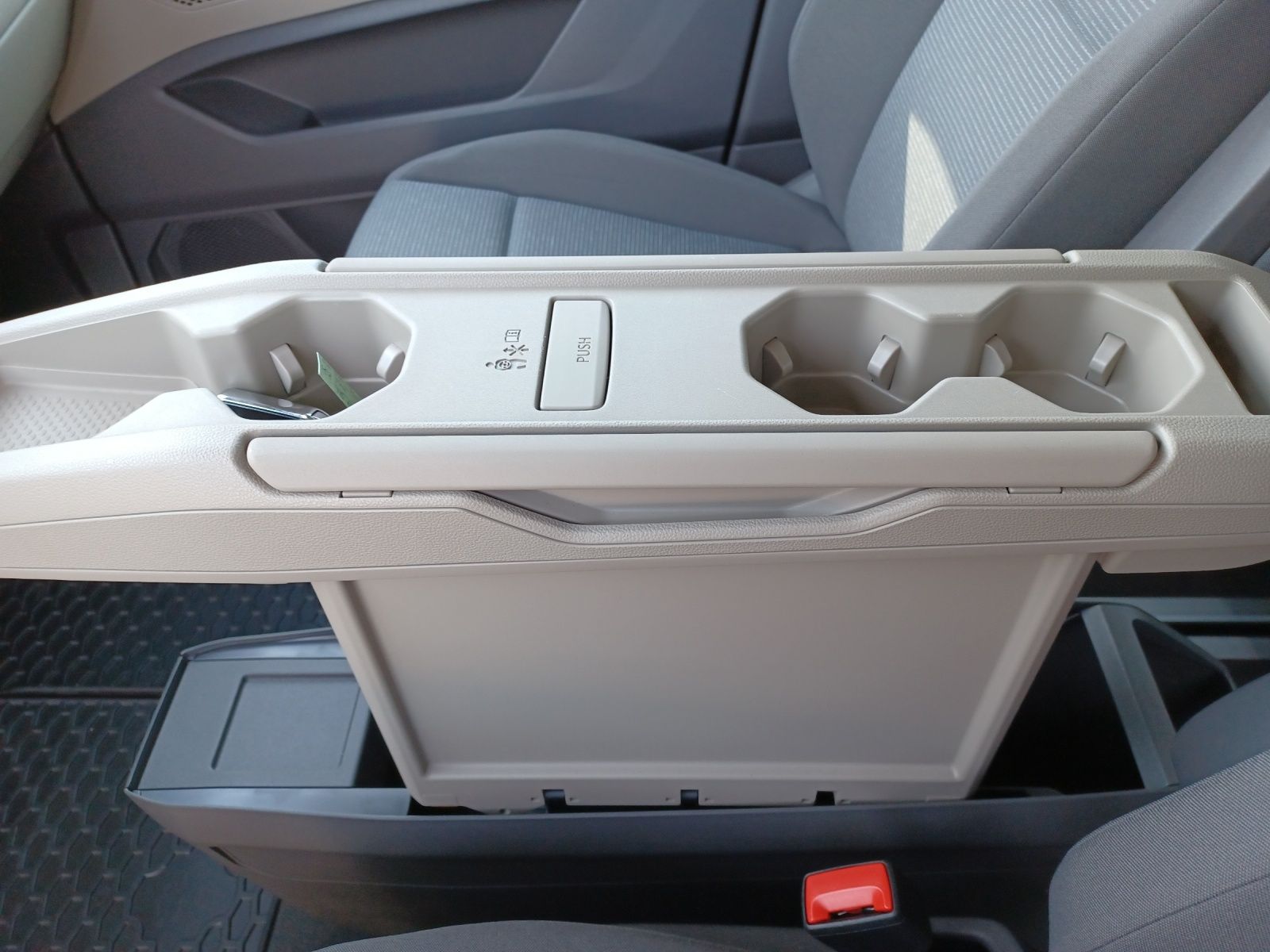 Fahrzeugabbildung Volkswagen T7 Multivan TDI DSG LED Navi AID RFK SH LM