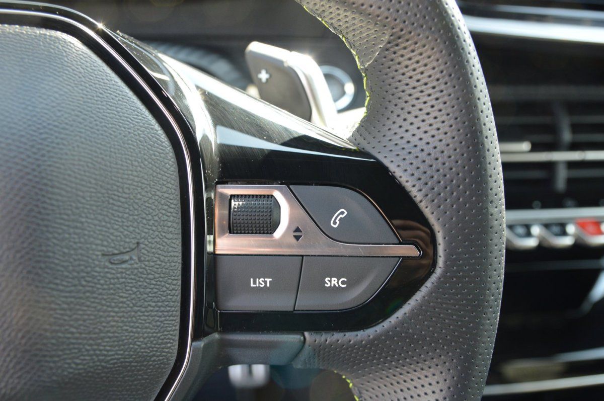Fahrzeugabbildung Peugeot 2008   GT LED Shz Navi Alu