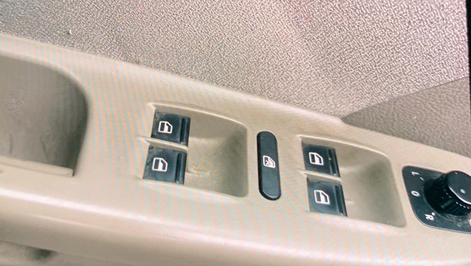 Volkswagen  2010 — photo 9