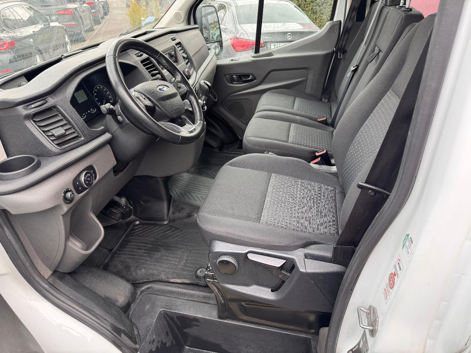 Fahrzeugabbildung Ford Transit 350 L3H2 *'ROLLSTULL LADERAMPE*9-SITZE*