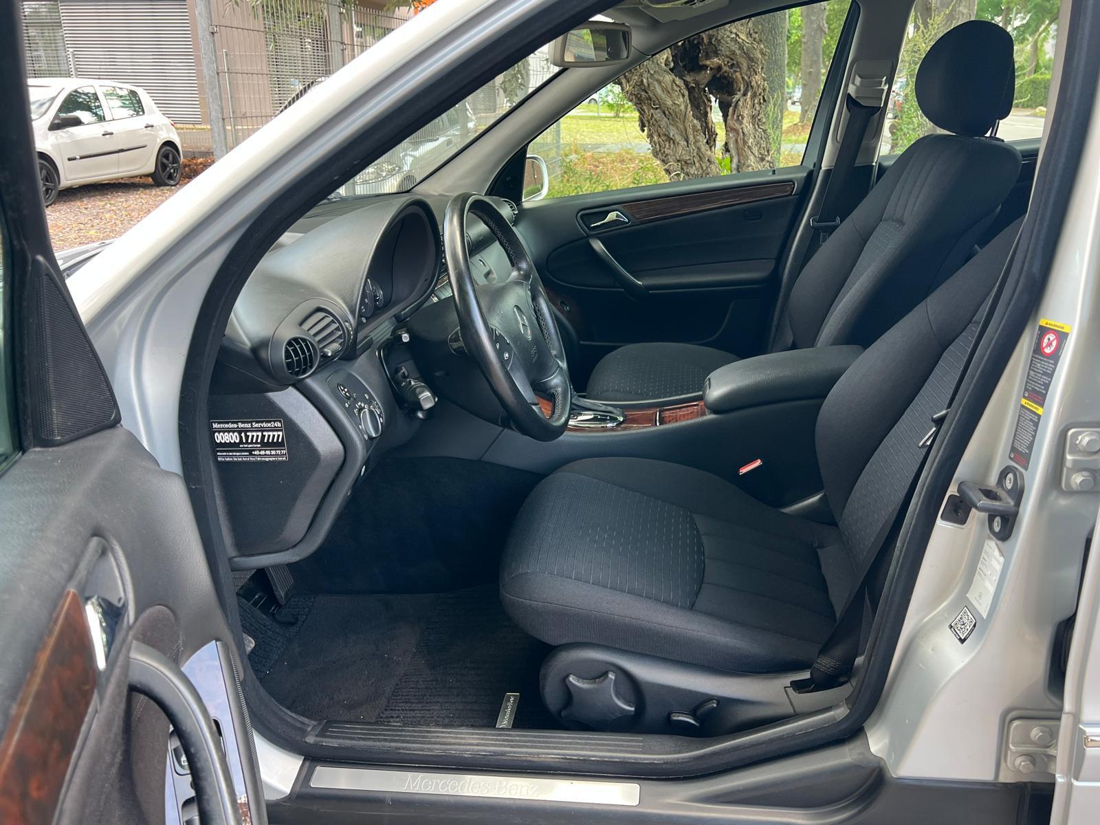 Mercedes-Benz C220 2006 — photo 12