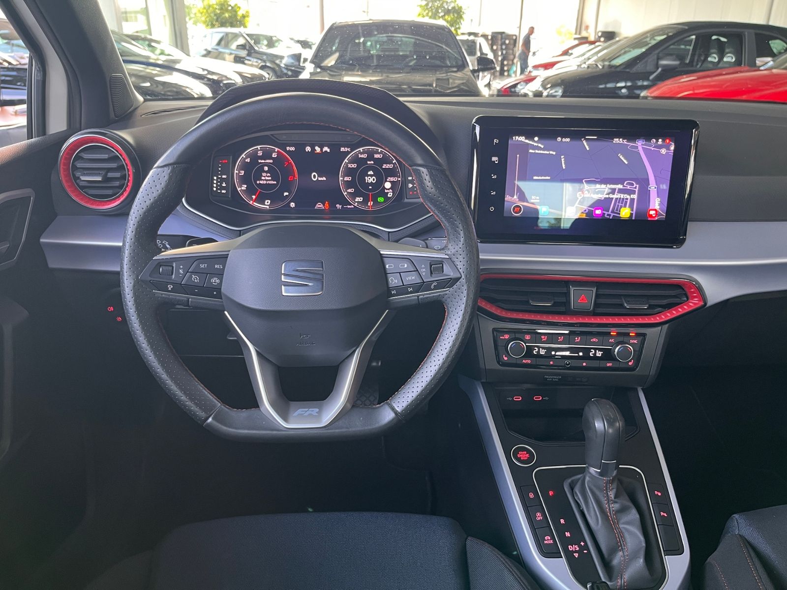 Fahrzeugabbildung SEAT ARONA  1.5 TSI DSG FR ACC LED NAV RFK SHZ 17"