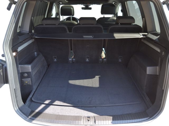 Touran 2.0 TDI DSG R-Line VOLL/STAND-HZ/PANORAMA