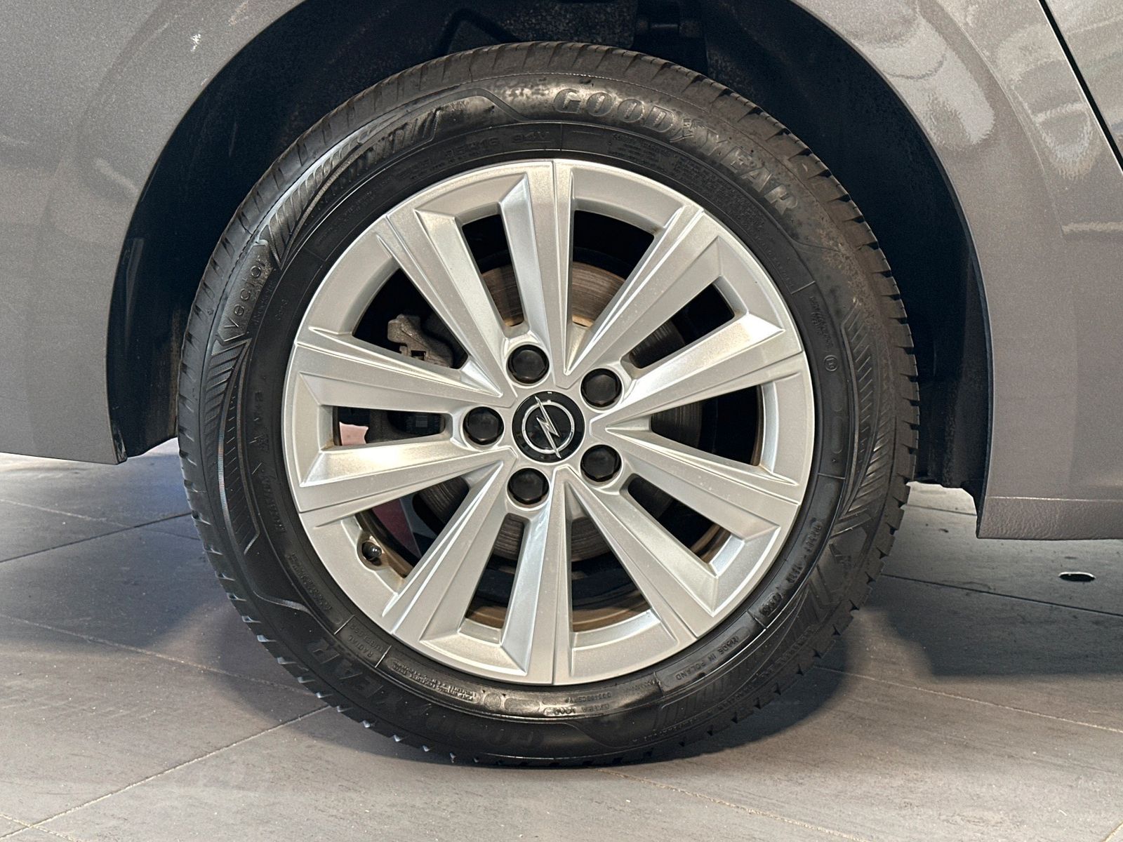 Fahrzeugabbildung Opel Astra SpT 1.5 D Aut Business Elegance NAV+LED