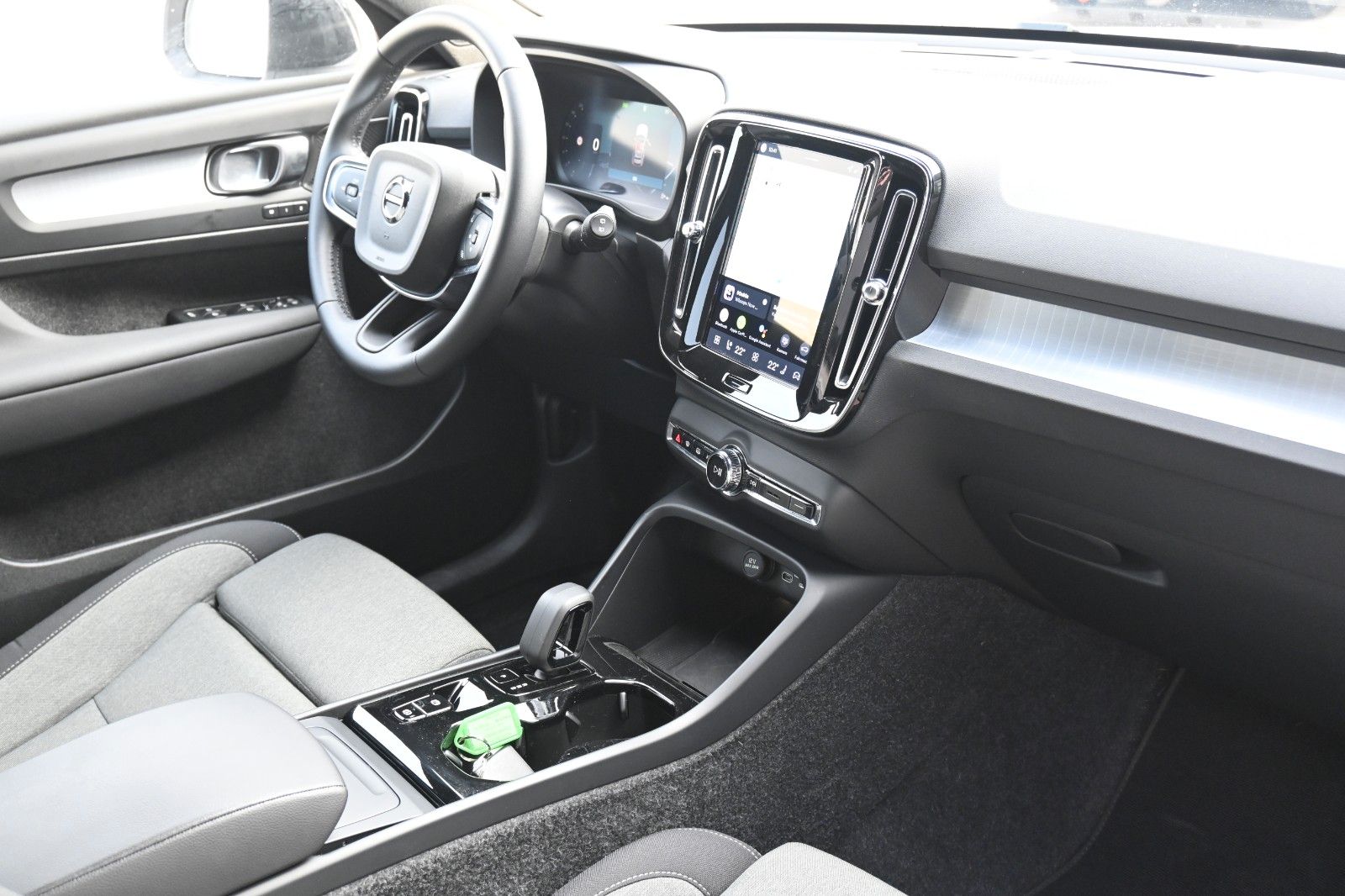 Fahrzeugabbildung Volvo XC40 B3 DKG Plus Black Edition*FSHZG*360*H&K*ACC