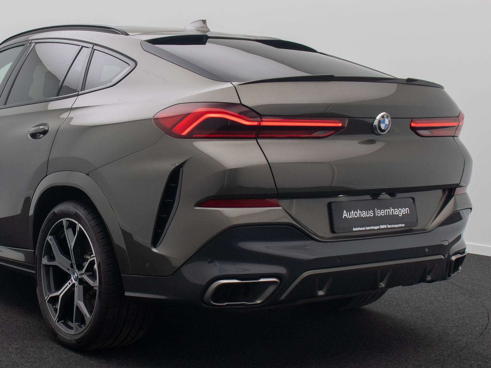 Fahrzeugabbildung BMW X6 M50i 360° HUD Belüftung Panorama Individual