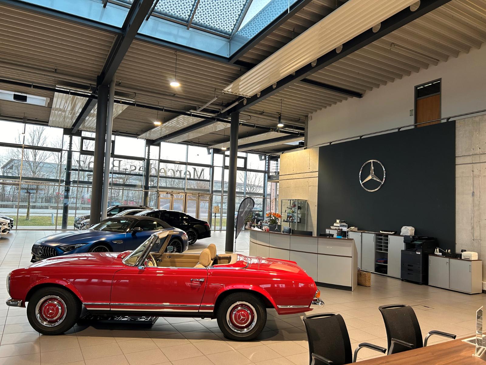 showroom-image-top