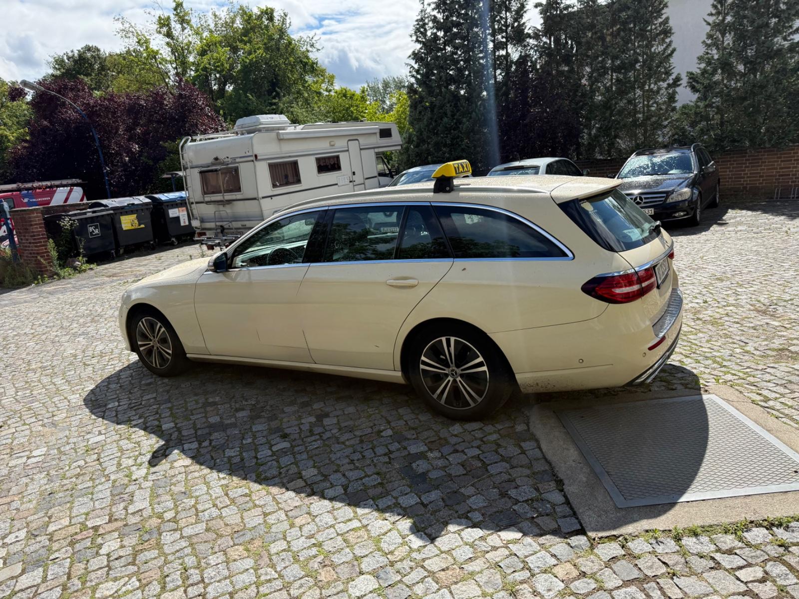 Mercedes-Benz E 220 d T Autom. -