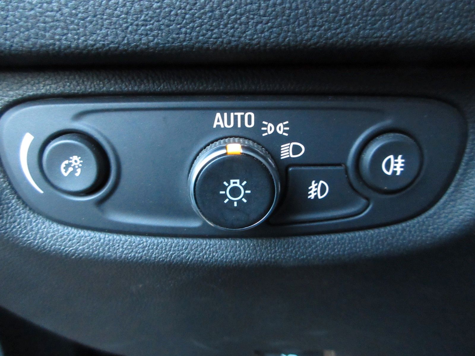Fahrzeugabbildung Opel Insignia B ST  1.5D ELEG. LED/NAVI/SHZ/LHZ/PANO