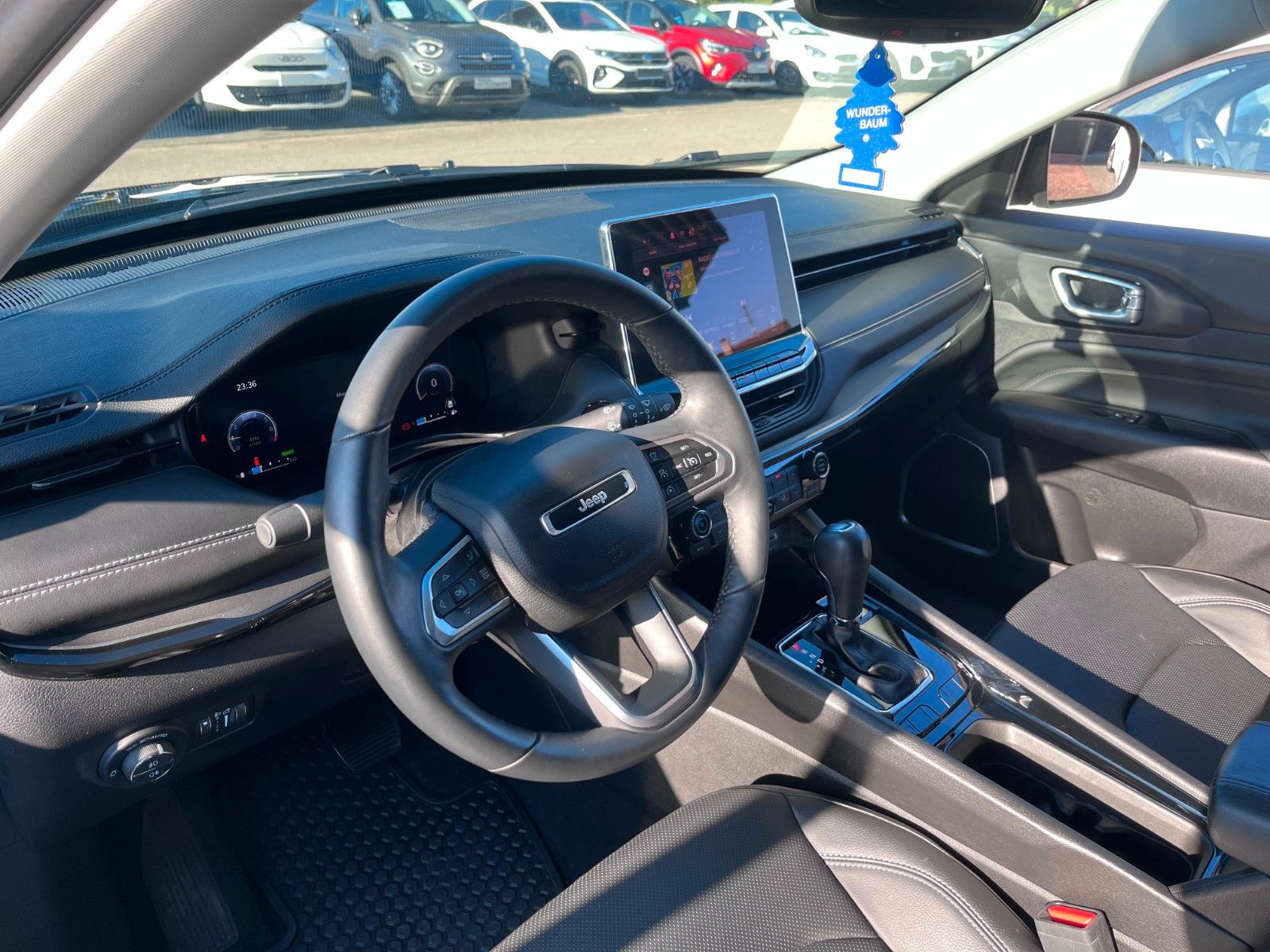 Fahrzeugabbildung Jeep Compass Summit Mild-Hybrid FWD Navi elektr. uvm