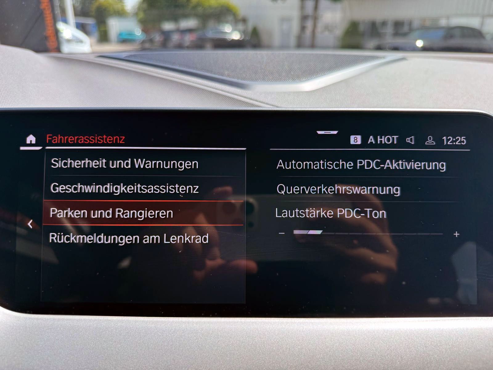 Fahrzeugabbildung BMW 120i Advantage Steptr. ACC PDC AHK H&K SHZ LED