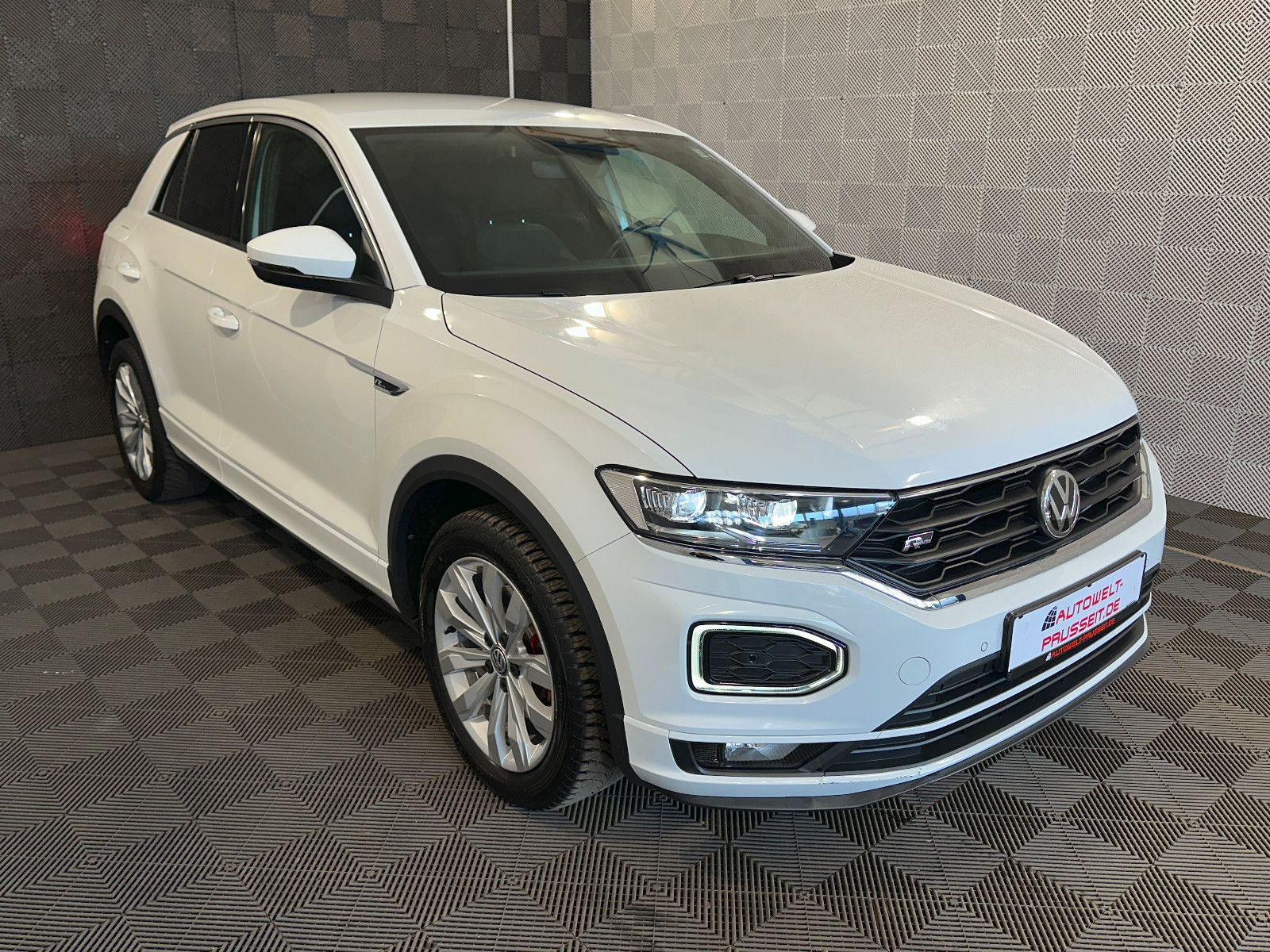 Gebrauchtwagen Volkswagen T-Roc T-Roc 1.5 TSI Sport*R LINE*LED-R.KAM-SPUR-SP.FW in Horb am Neckar