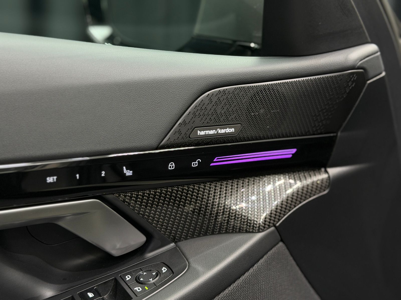 Fahrzeugabbildung BMW 520i M SPORT|H&K|360°|INDIVIDUAL|GESTIK|SHADOW