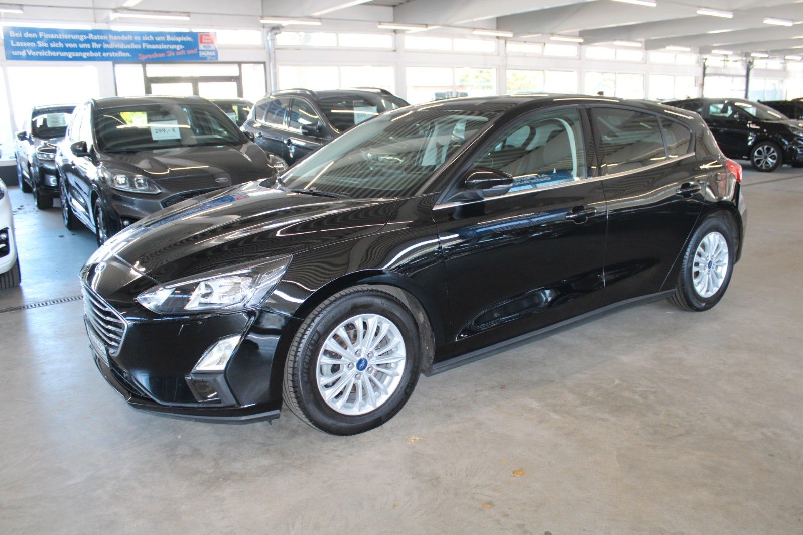 Fahrzeugabbildung Ford Focus Titanium Automatik AHK LED ACC WinterPak.