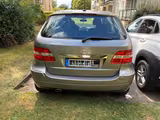 Mercedes-Benz B 170 - - silberne Mercedes-Benz B 170