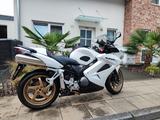 Honda VFR 800 RC 46 II VTEC ABS weiß/gold - HONDA VFR 800 RC46