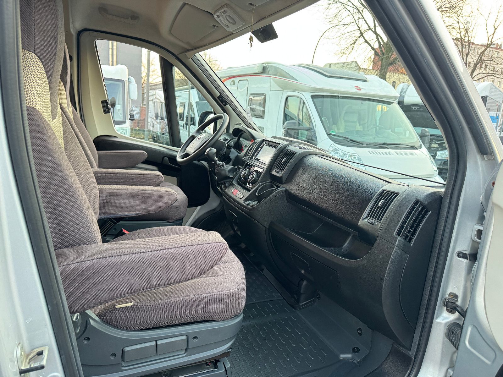 Fahrzeugabbildung HYMER / ERIBA / HYMERCAR YOSEMITE 600 CROSSOVER FIAT SCHLAFDACH LÄNGSBETT