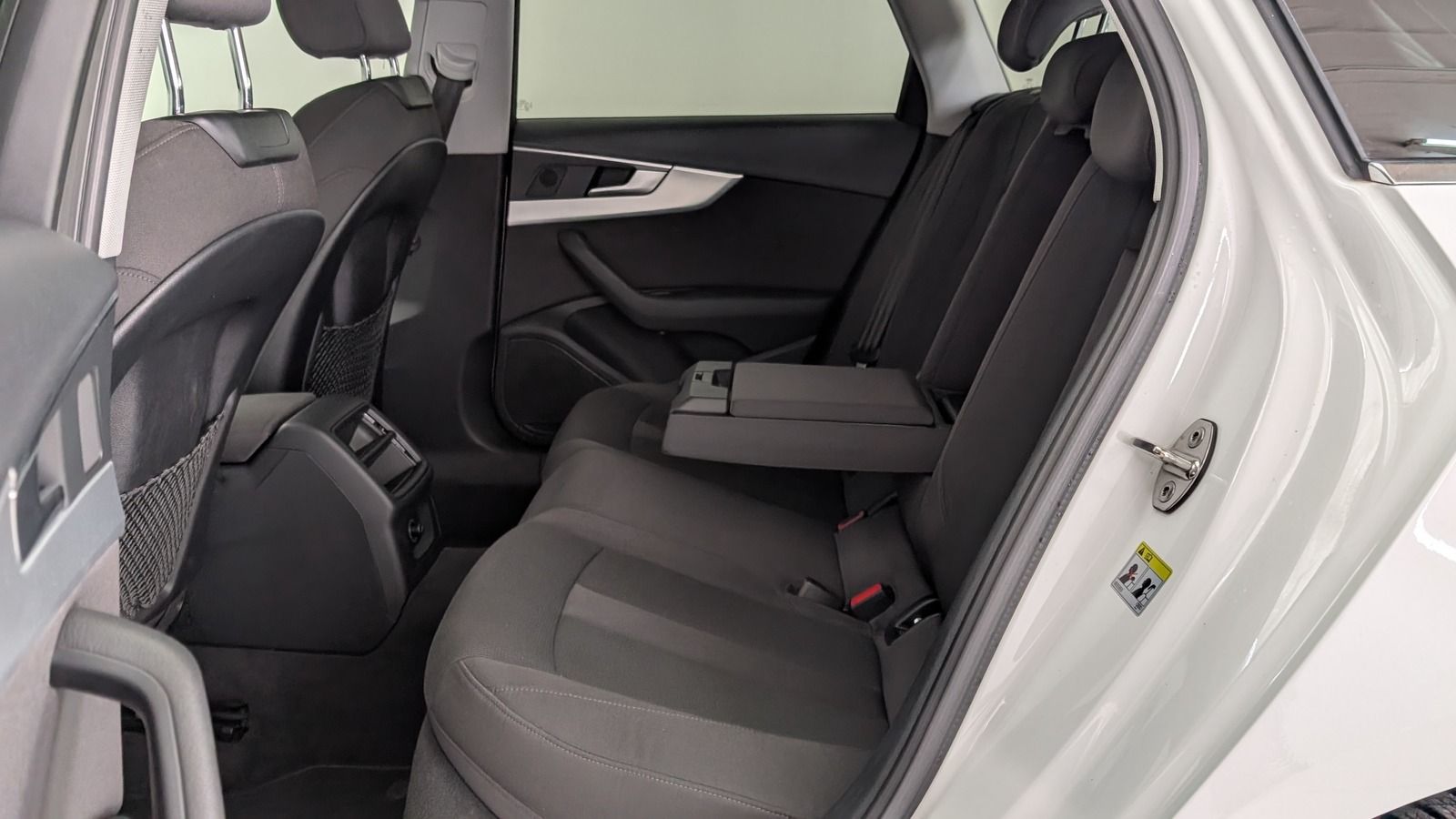 Fahrzeugabbildung Audi A4 Avant 35 TDI sport S-tronic LED * Navi