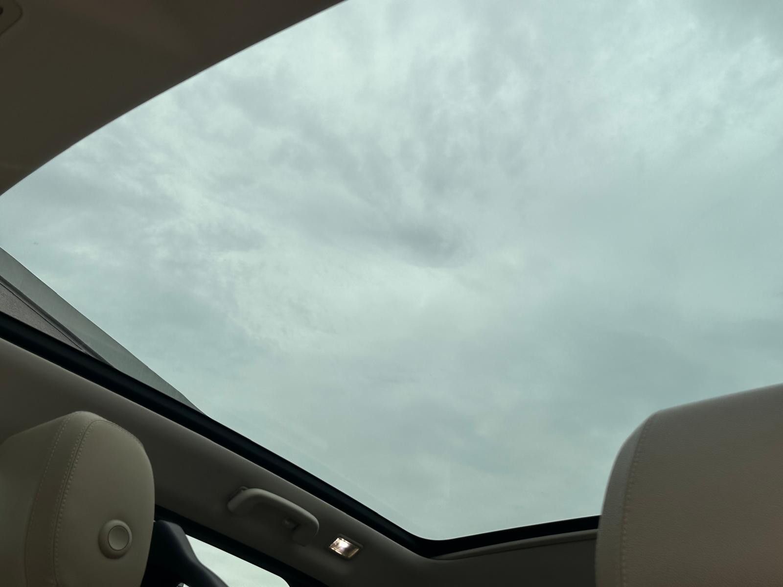 Fahrzeugabbildung Land Rover Discovery Sport SE AWD LED+PANO+KAM+NAVI+TEMPO+