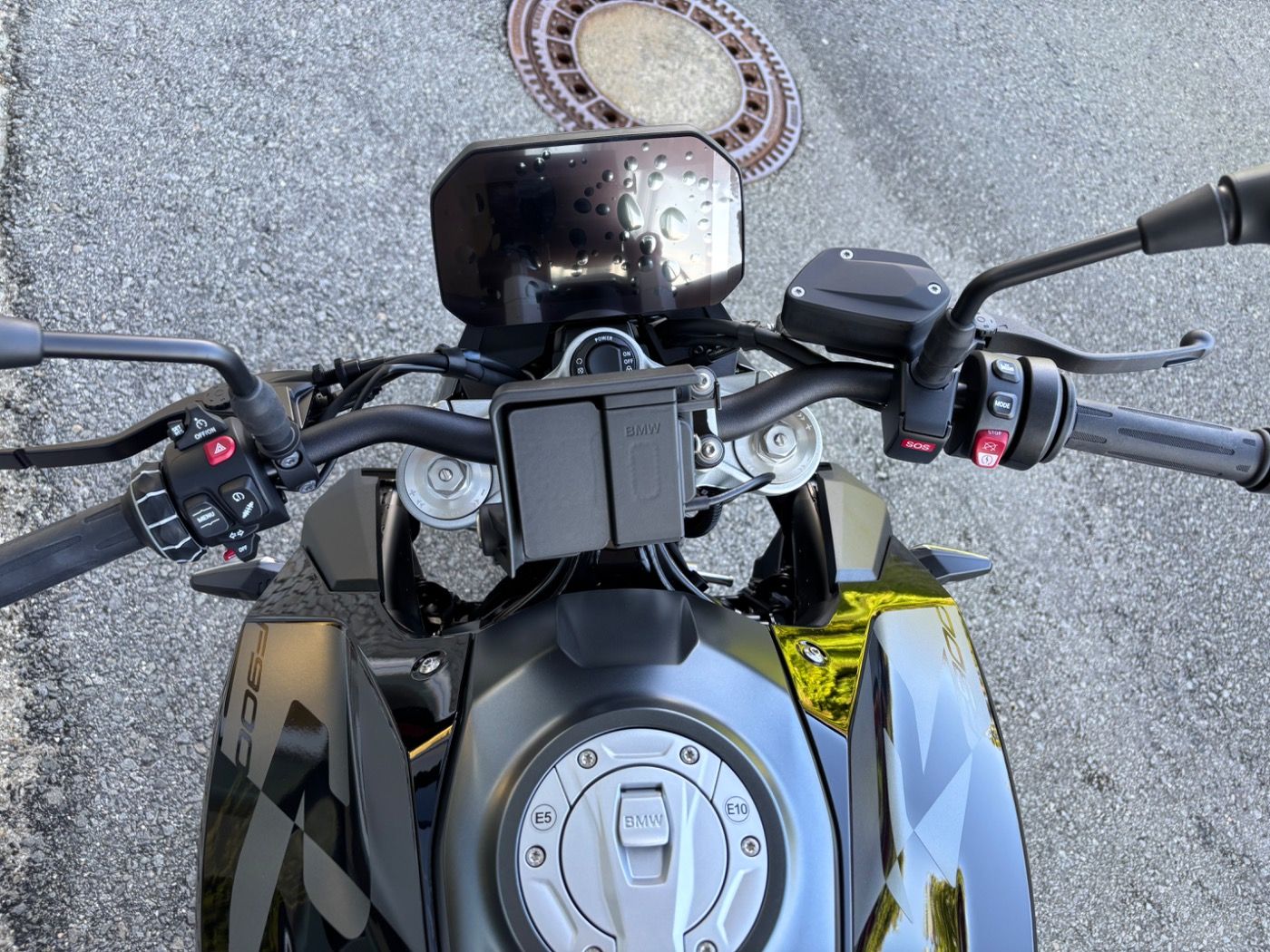 Fahrzeugabbildung BMW F 900 R Triple Black 2 Pakete