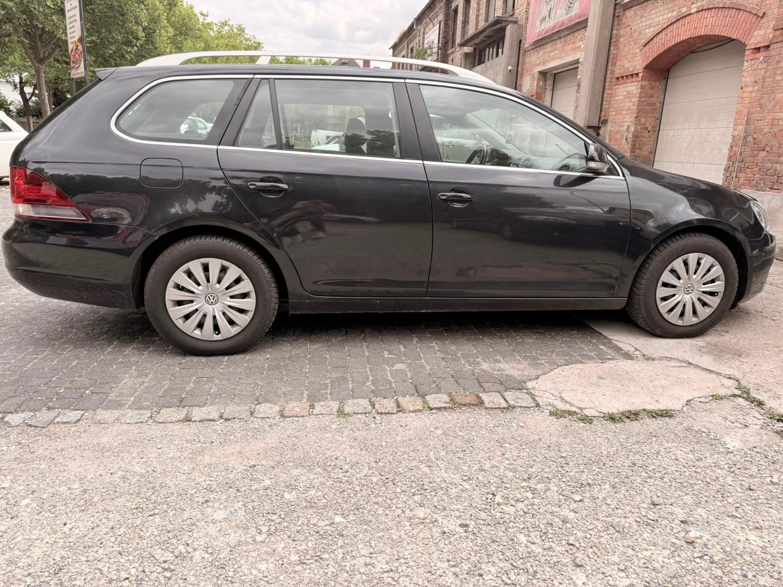 Volkswagen Golf 2010 — engine 1.390 cm³, 122 HP (90kW)