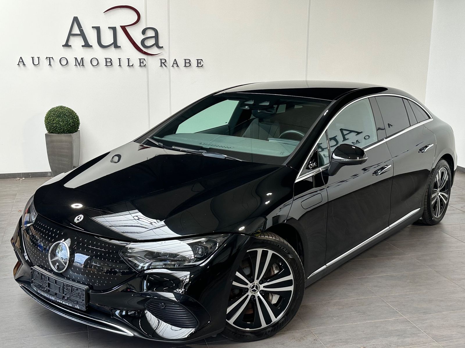 Fahrzeugabbildung Mercedes-Benz EQE 300 Electric Art NAV+LED+ACC+360GRAD+SHZ