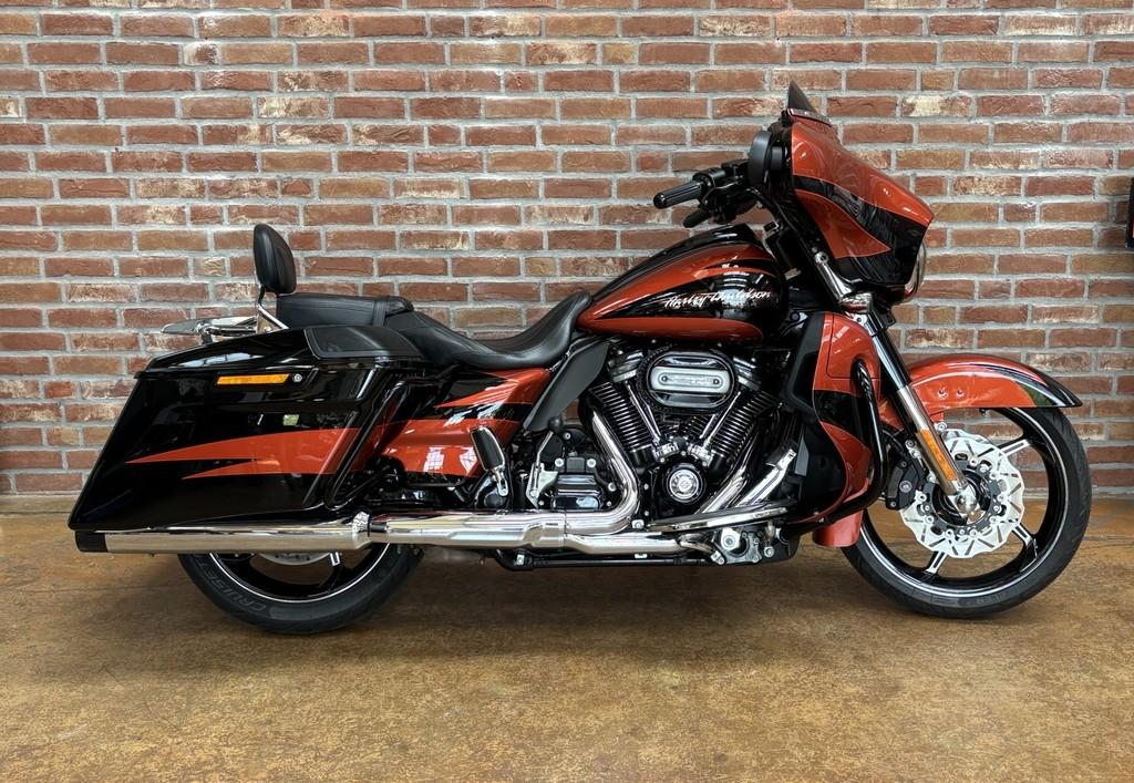 Harley-Davidson FLHXSE 