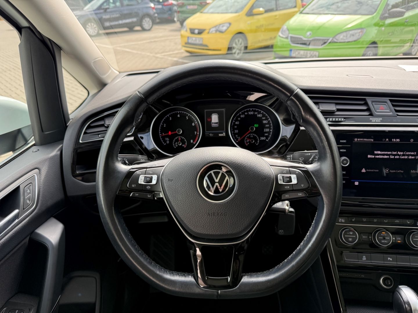 Fahrzeugabbildung Volkswagen Touran Highline BMT Sportpaket AHK Pano Navi LED