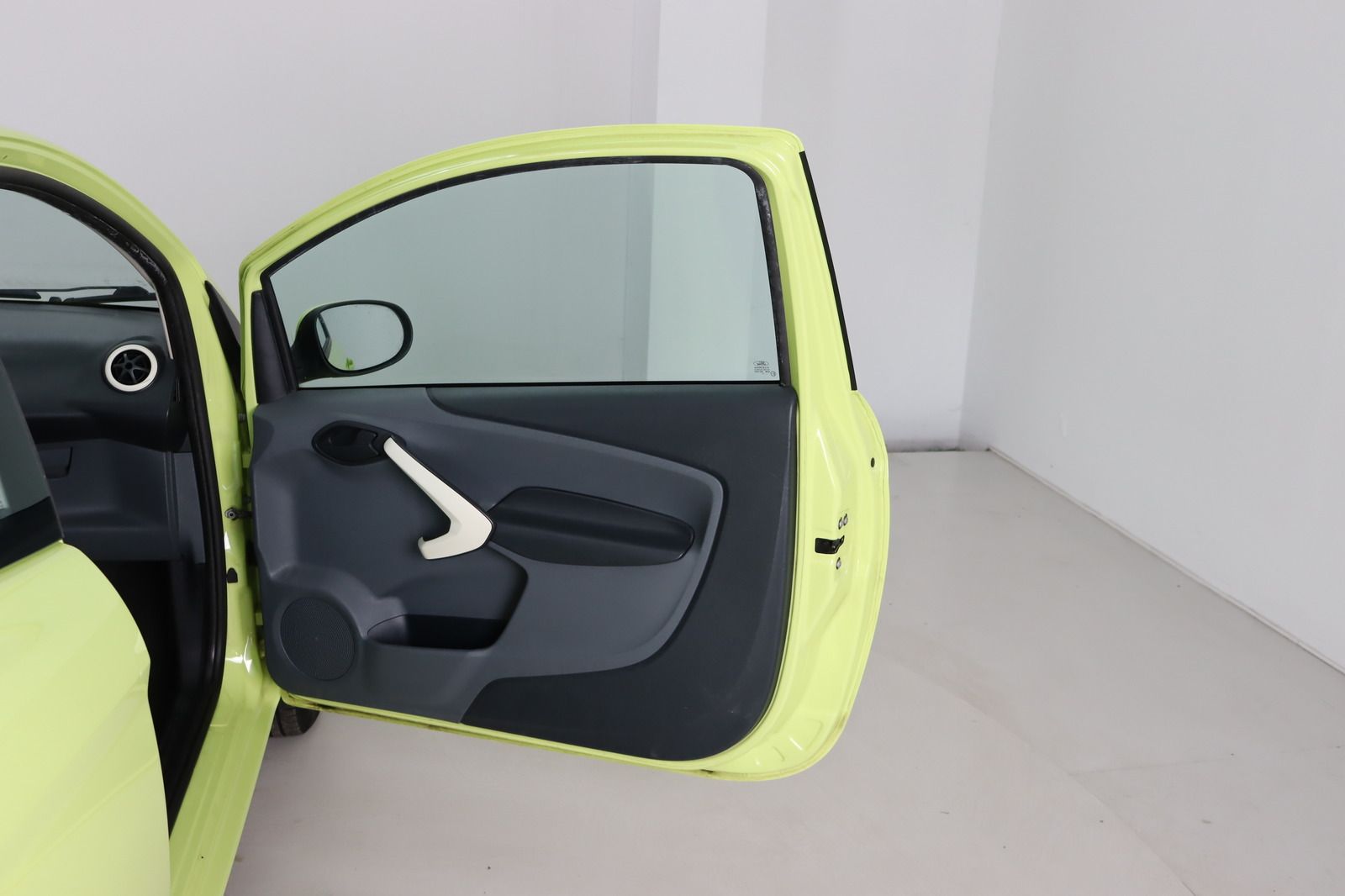 Fahrzeugabbildung Ford Ka 1.2 * 8-fach bereift * HU/AU bis 07.2026