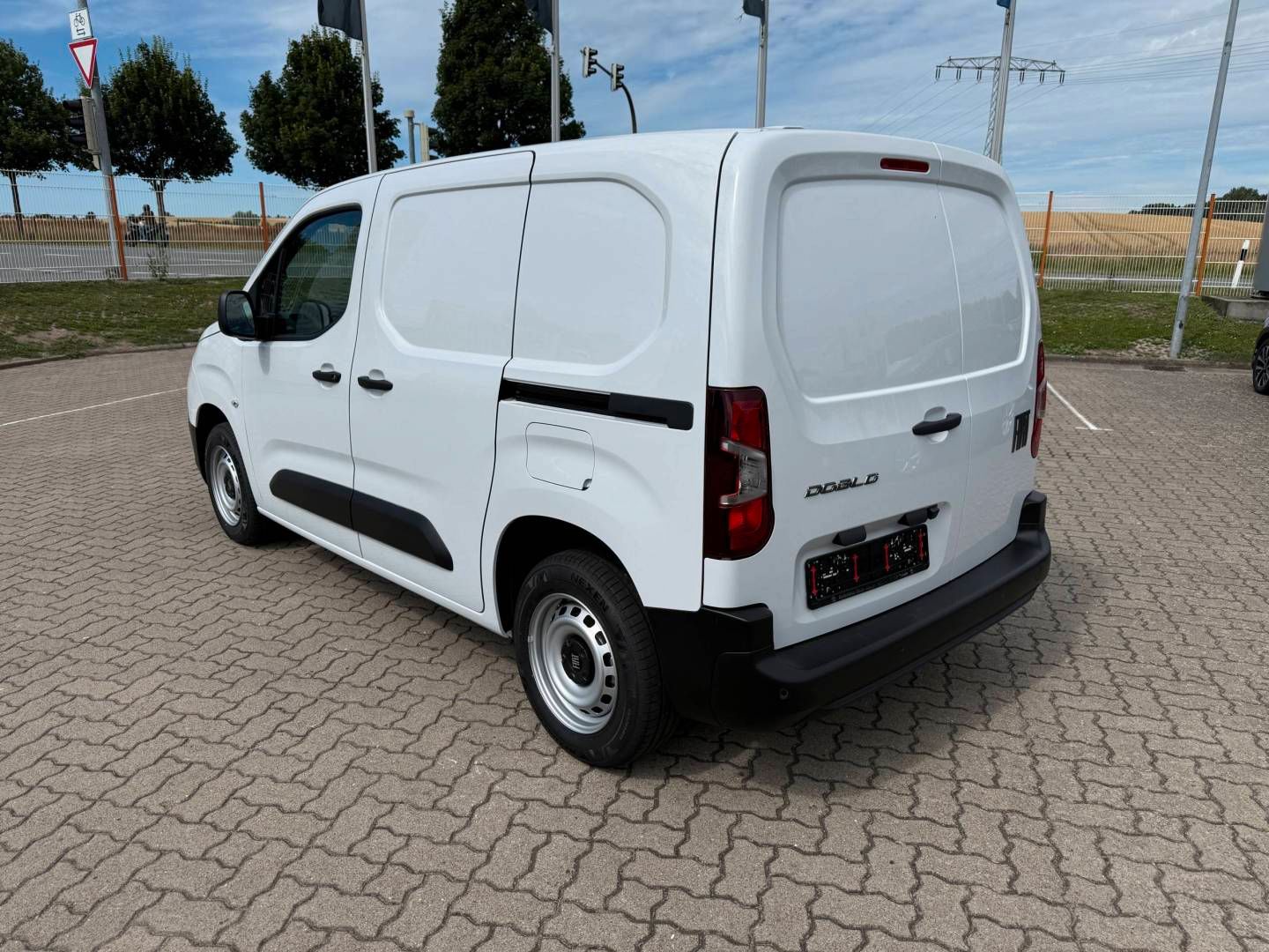 Fahrzeugabbildung Fiat Doblo M LIGHT KAWA