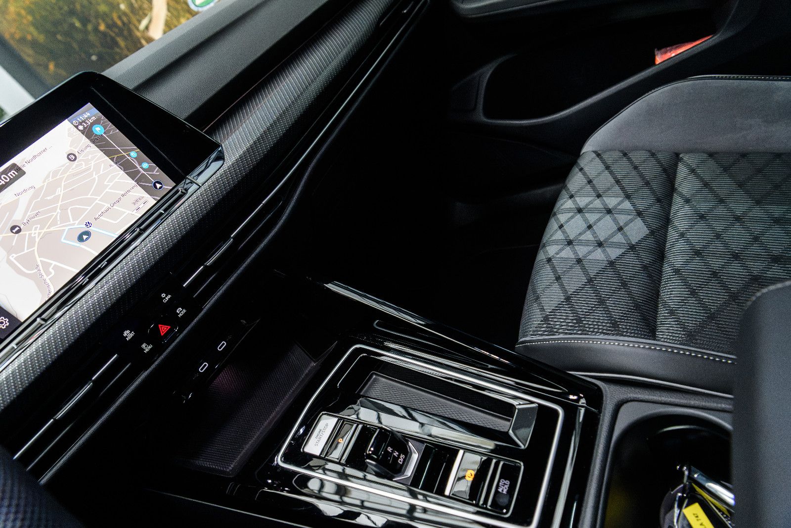 Fahrzeugabbildung Volkswagen Golf Variant R-Line eTSI DSG+AHK+Kamera+Pano