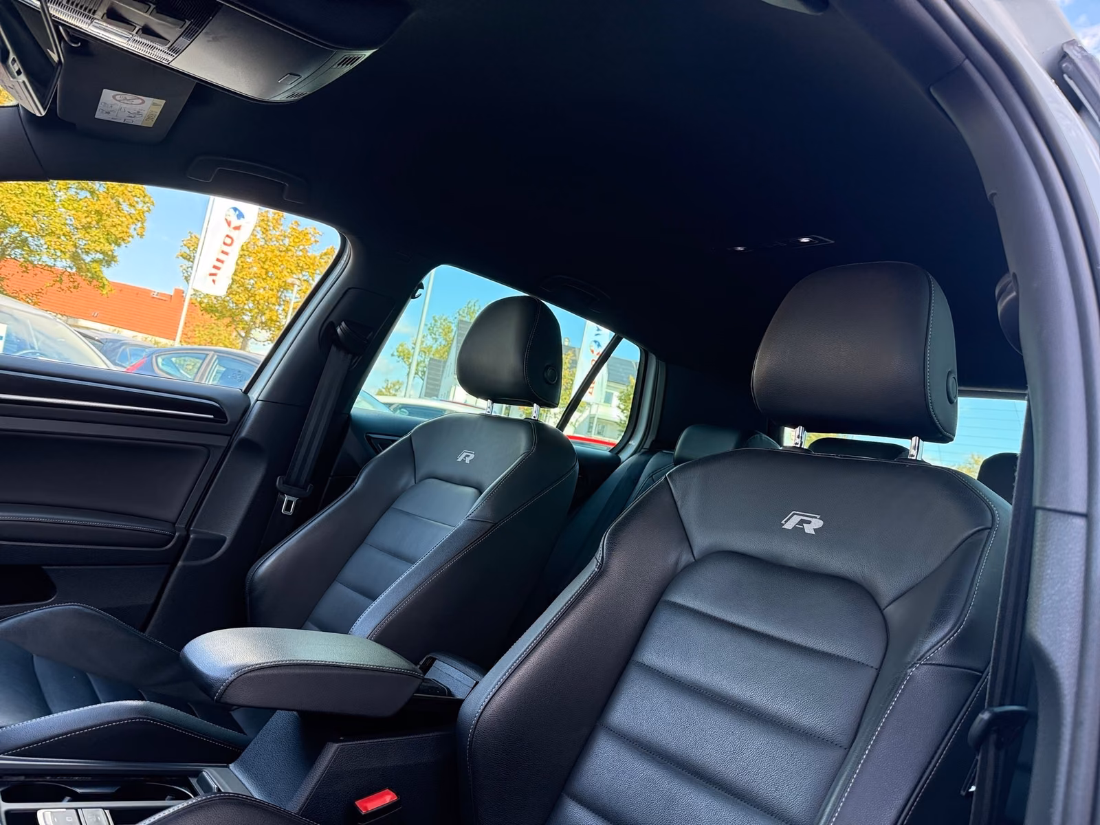 Volkswagen Golf VII 2.0 R BMT 4Motion Xenon Leder PDC Navi