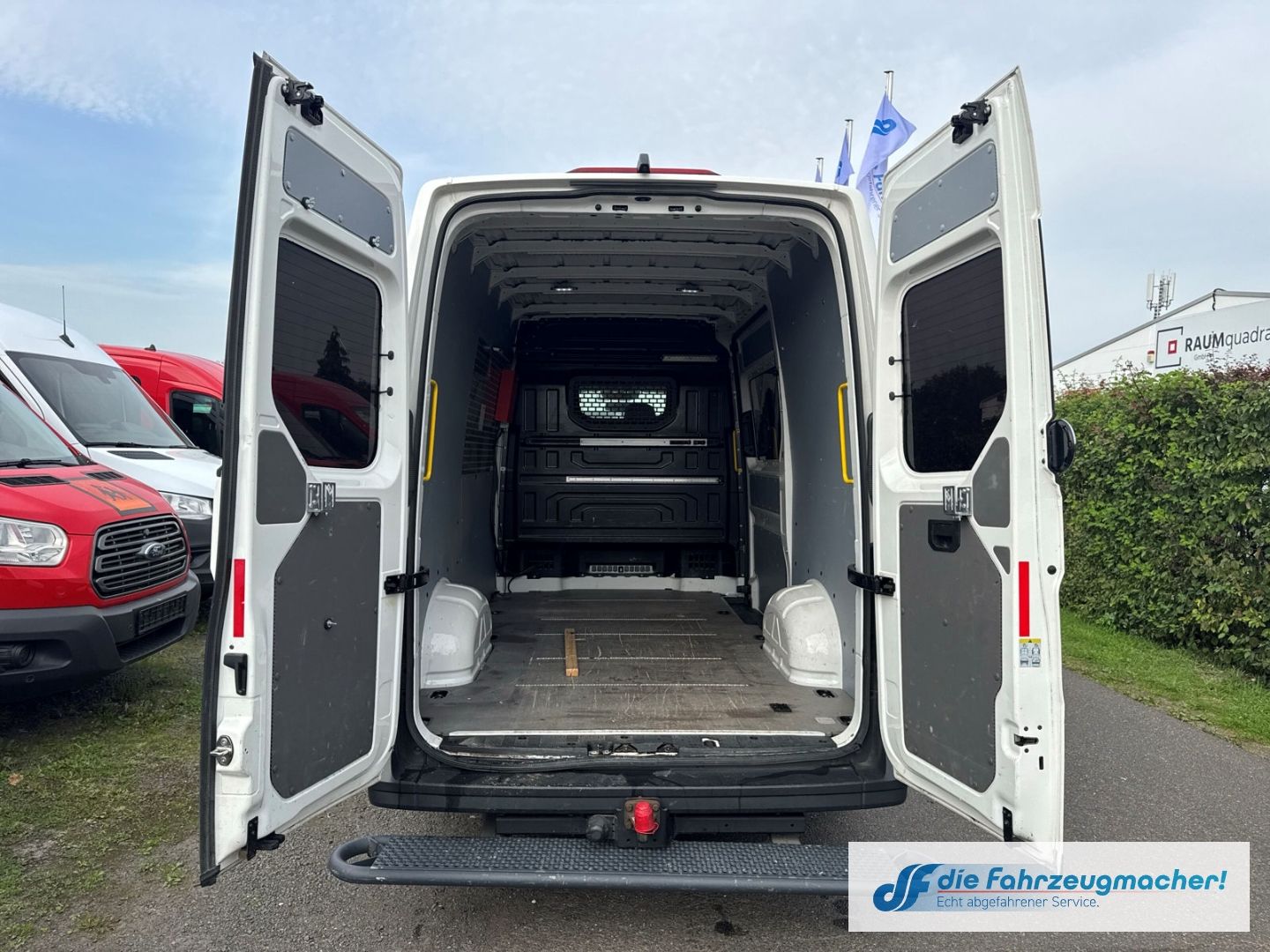 Fahrzeugabbildung Volkswagen Crafter Kasten 35 AUT. mittel L2 Hochd.LED Trend