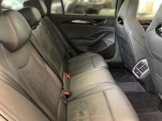 Passat Variant 1.5 eTSI DSG R-LINE IQ.LIGHT+AHK+