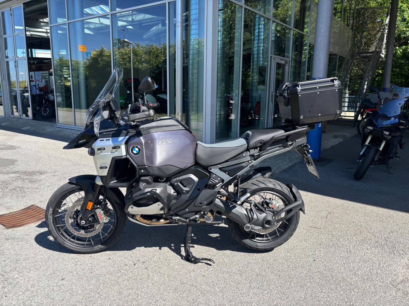 Fahrzeugabbildung BMW R 1300 GS Adventure Triple Black Dynamik-Paket