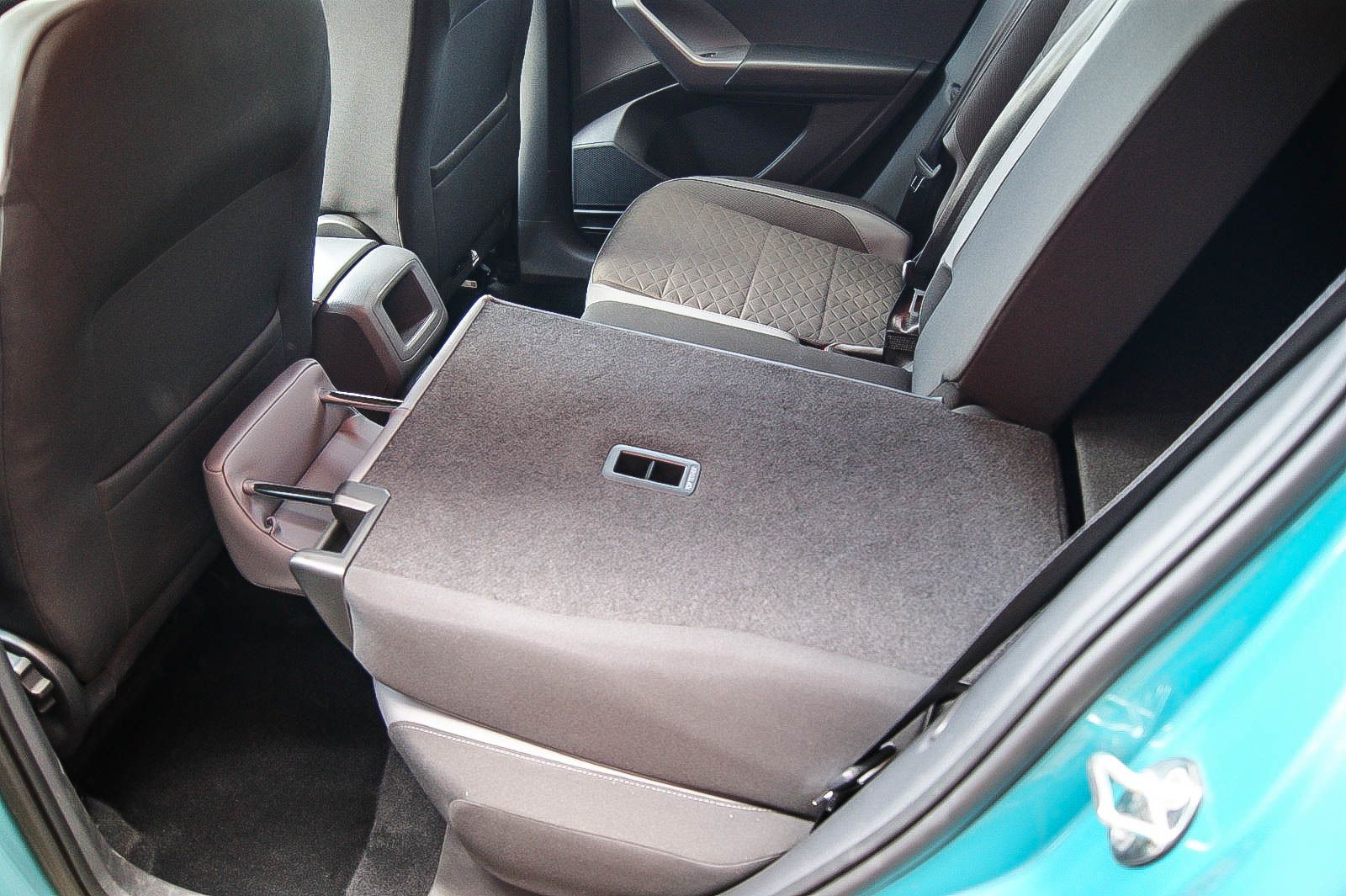 Fahrzeugabbildung Volkswagen T-Cross HIGHLINE 1.0 TSI NAVI LED VIRTUAL 1.HAND