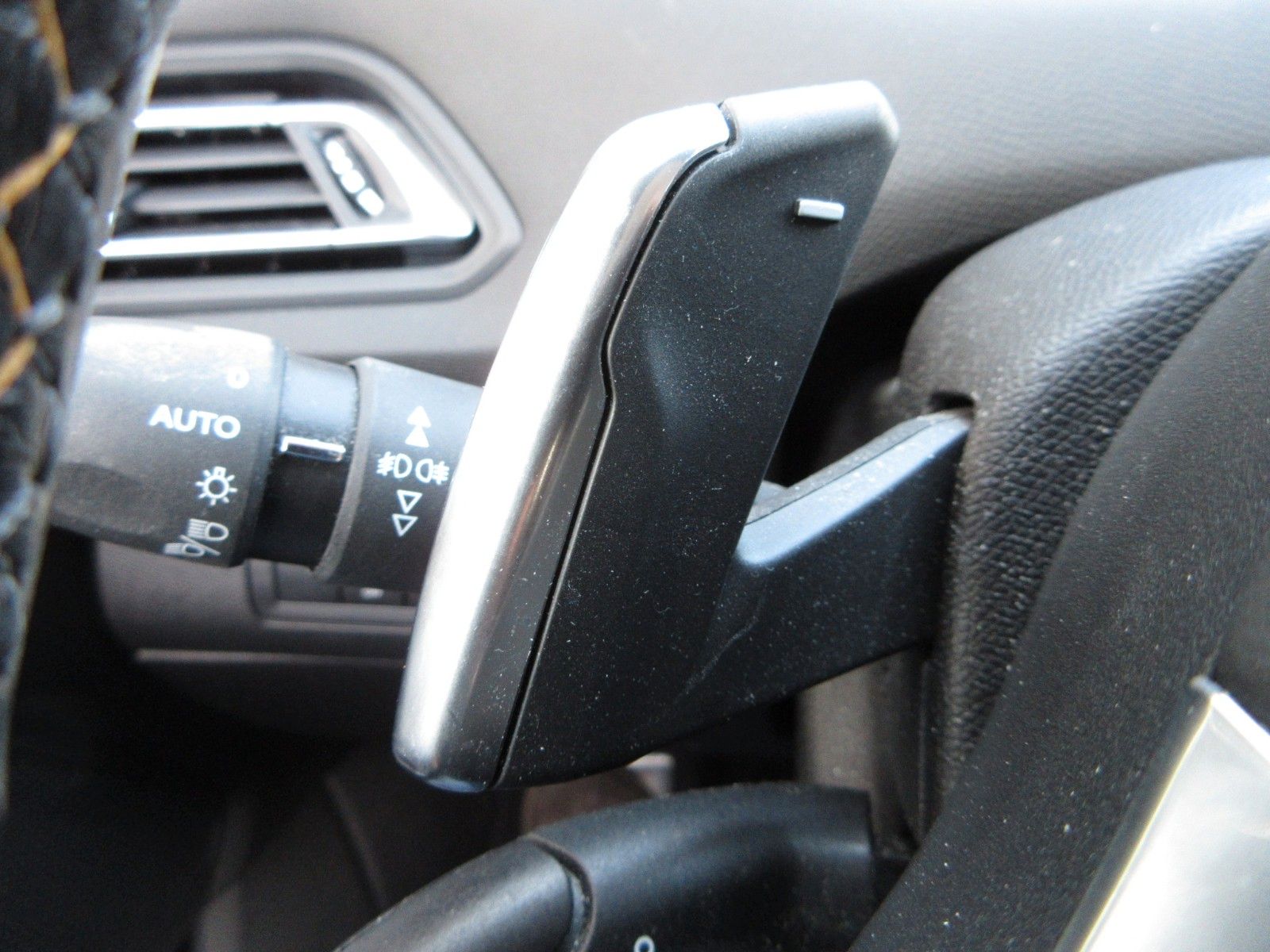 Fahrzeugabbildung Peugeot 308 Allure 1.2T LED/NAVI/R´CAM/PDC/VIRTUAL