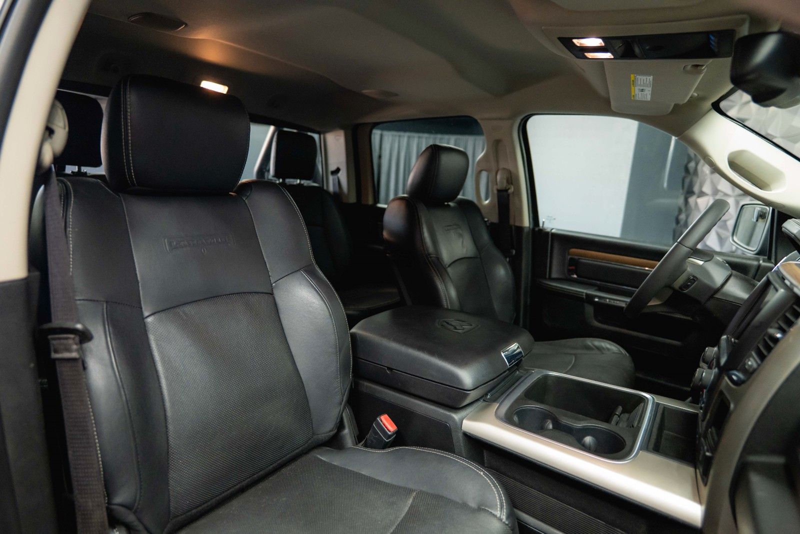 Fahrzeugabbildung Dodge RAM 5.7 V8 HEMI 4x4 Sport LARAMIE NightPaket 19%