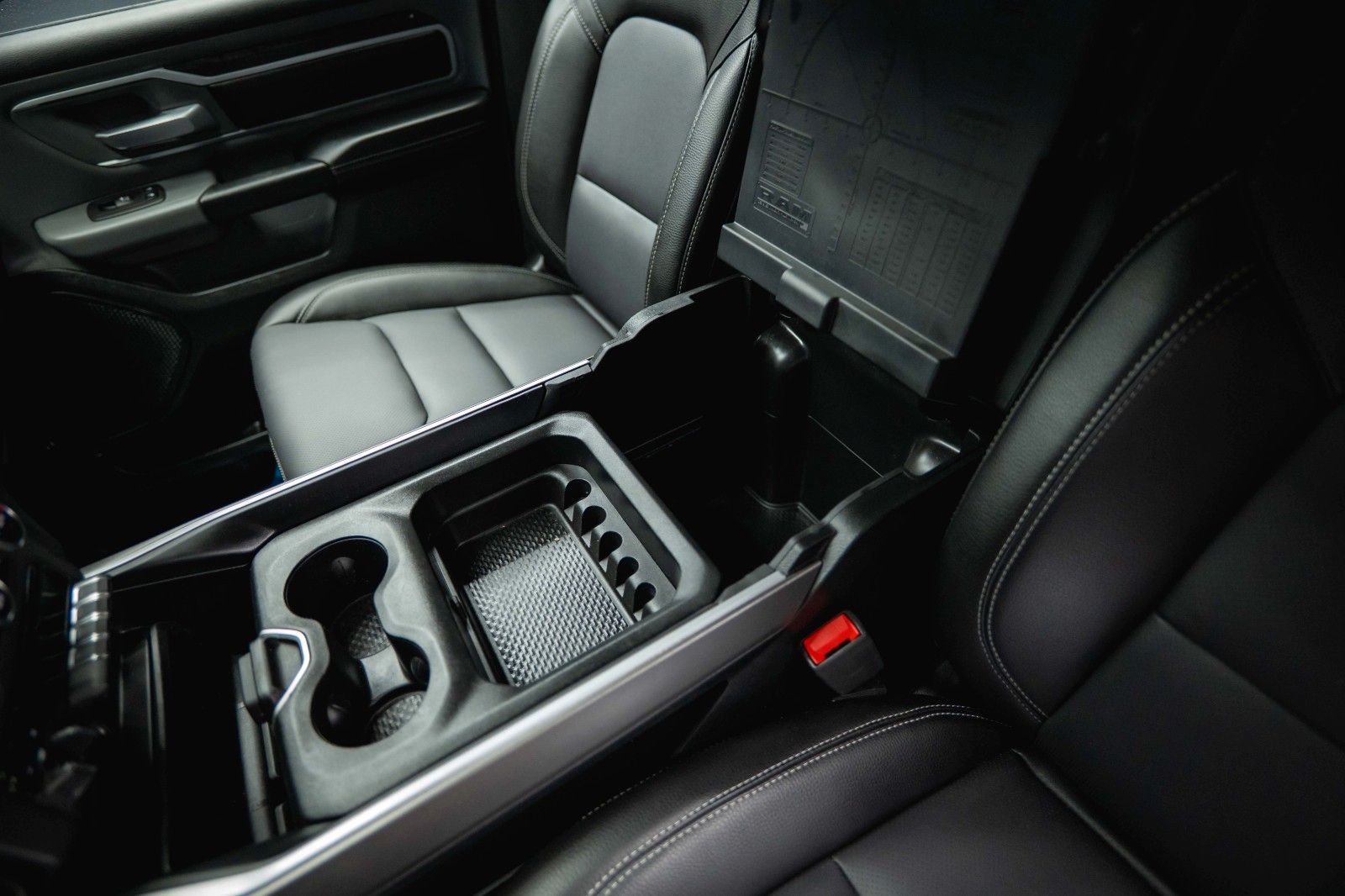 Fahrzeugabbildung Dodge RAM 5.7 V8 HEMI 4x4 OFFROAD Night-Paket *LED*19%