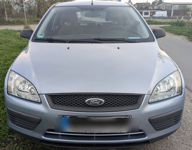 Ford Focus 1.6 16V Ambiente Limousine, Ben...