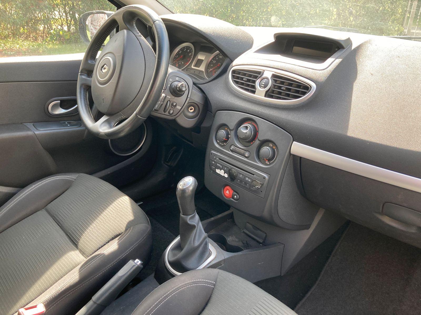 Renault Clio 2011 — photo 9