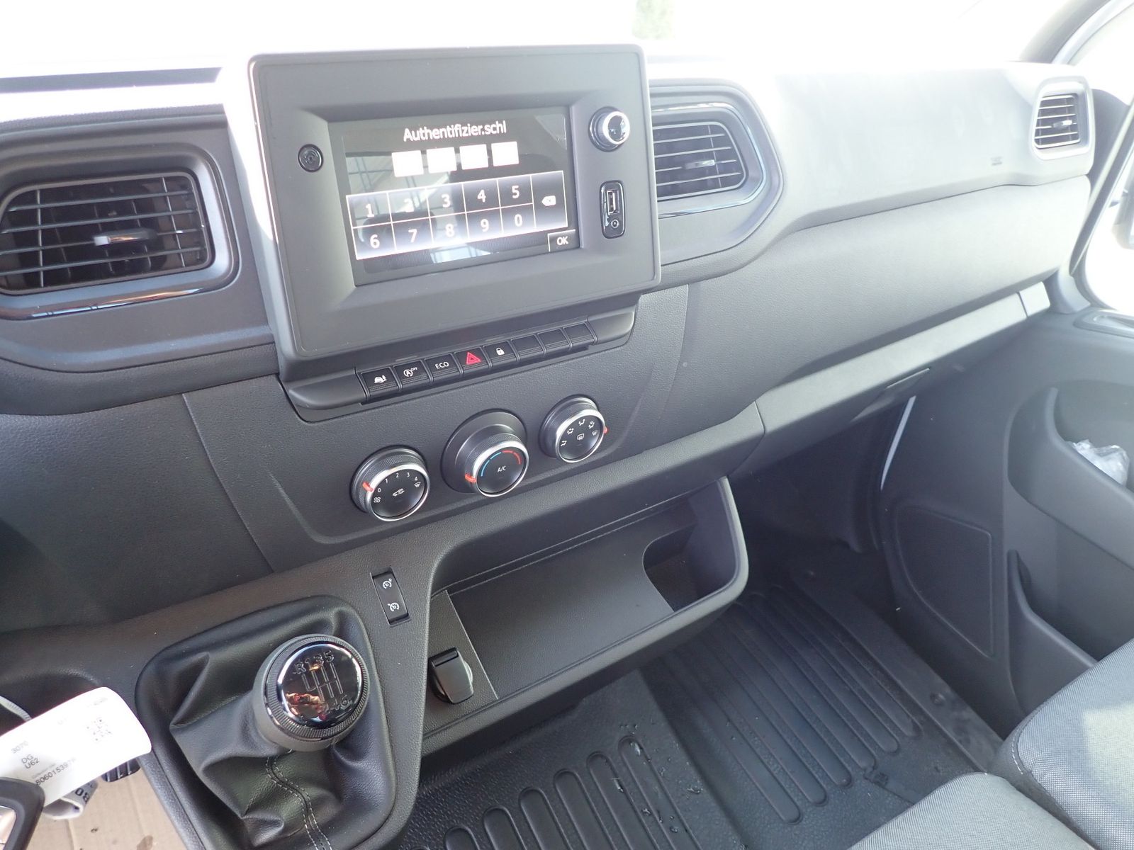 Fahrzeugabbildung Renault Master Pritsche/L3H1 3.5t/Einzelkabine