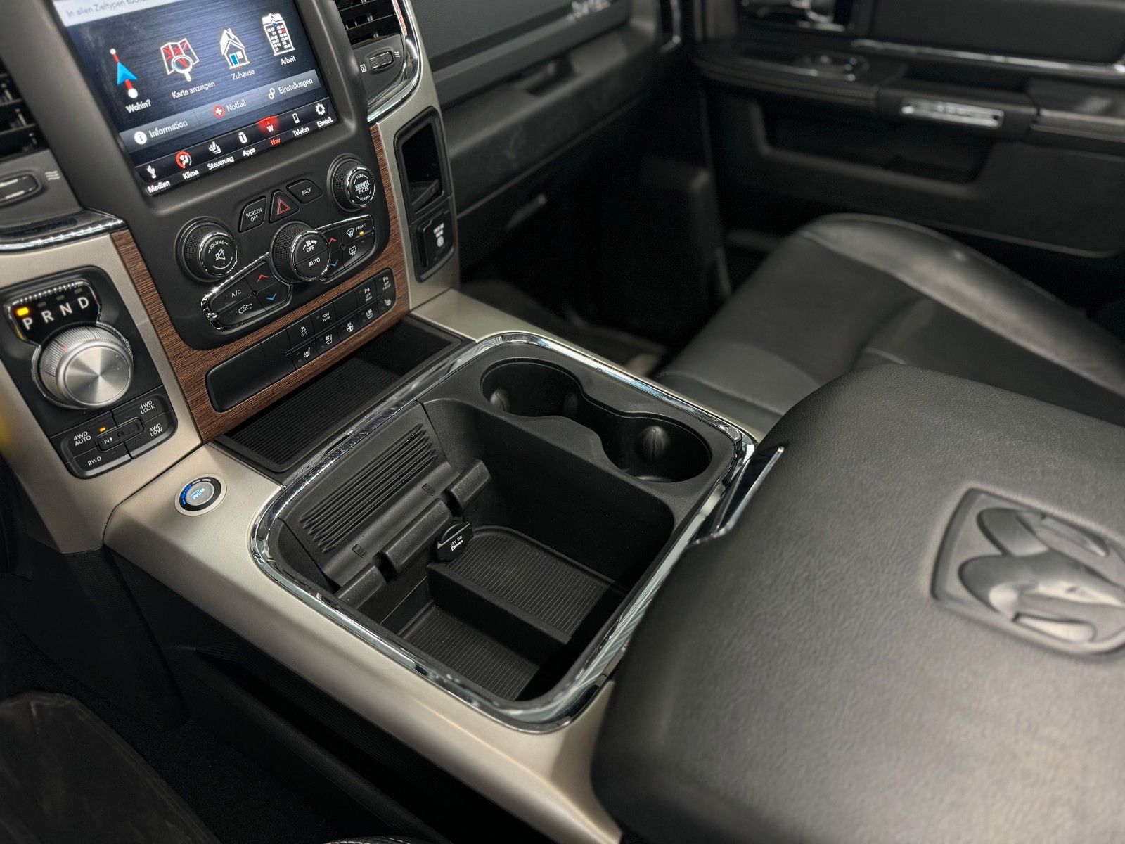 Fahrzeugabbildung Dodge RAM 1500 Laramie Classic  "LPG  AHK  Leder"
