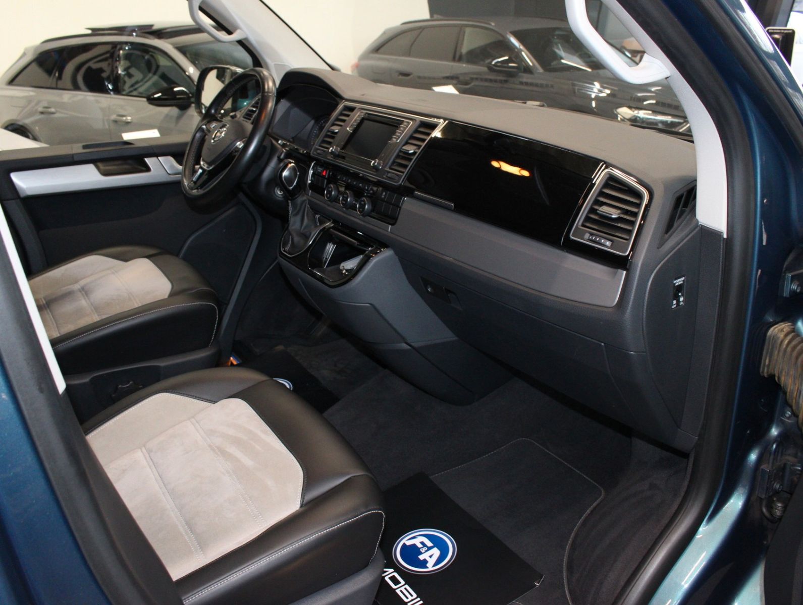 Fahrzeugabbildung Volkswagen T6 Multivan 4Motion Gener. Six*ACC*Kamera*AHK