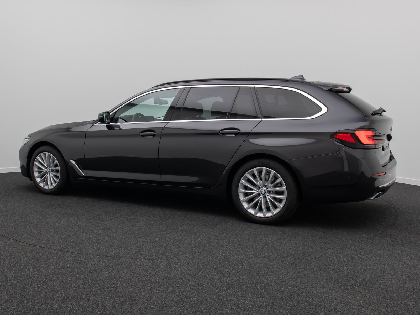 Fahrzeugabbildung BMW 520d Luxury Line DAB Kamera HUD Laser SoftClose