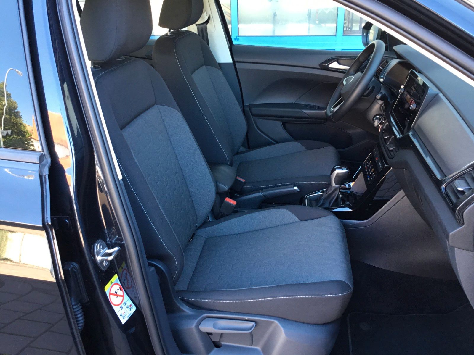 Fahrzeugabbildung Volkswagen T-Cross 1.0 TSI DSG Life+AHK+ACC+LED+17"+Kamera