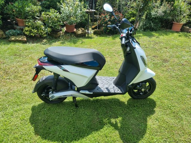 Piaggio one + /1 + Elektro-Motorroller Neu  45km/h